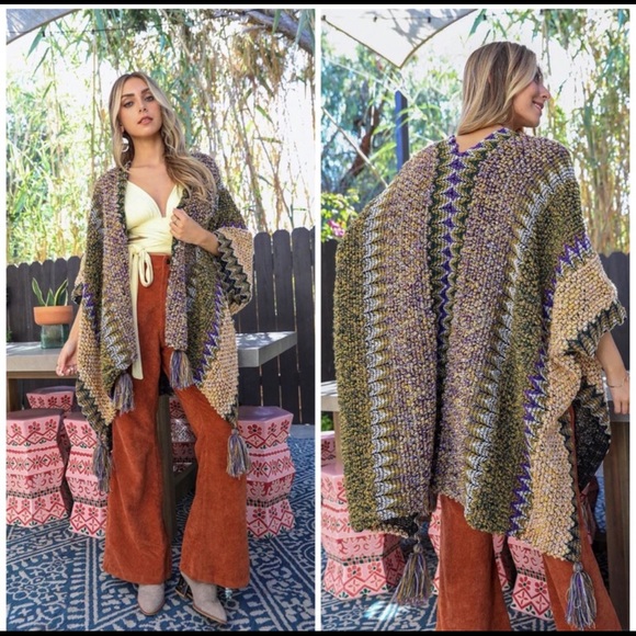 The NANOUK Crochet Patterned Ruana - Picture 5 of 6